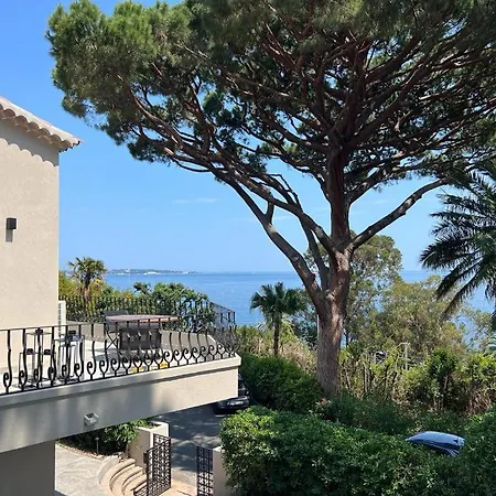 Villa Somptueuse En Bord De *